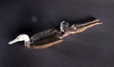 Cucchiaio con manico appiattito a forma di nuotatore, Nuovo Regno, c.1400 a.C. da Egyptian 18th Dynasty