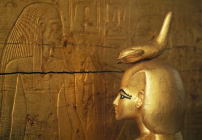 Statua di Selkis o Serket che protegge il petto dei vasi canopi, Tesoro di Tutankhamon da Egyptian 18th Dynasty