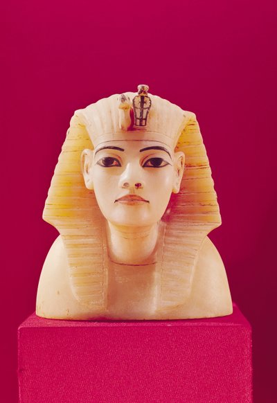 Tappo di una delle urne canopiche, dalla tomba di Tutankhamon (c.1370-1352 a.C.) Nuovo Regno da Egyptian 18th Dynasty