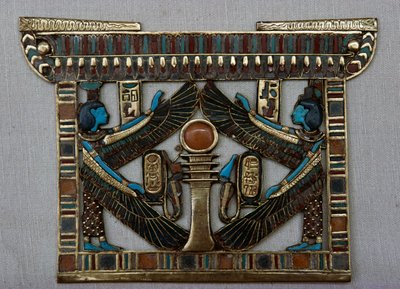 Pettorale a forma di tempio, Tesoro di Tutankhamon, Egitto, civiltà egizia, Nuovo Regno, XVIII dinastia da Egyptian 18th Dynasty