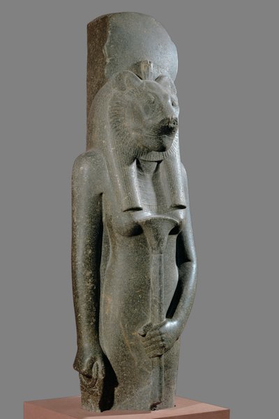 La dea Sekhmet con in mano uno scettro a forma di gambo di papiro ... da Egyptian 18th Dynasty