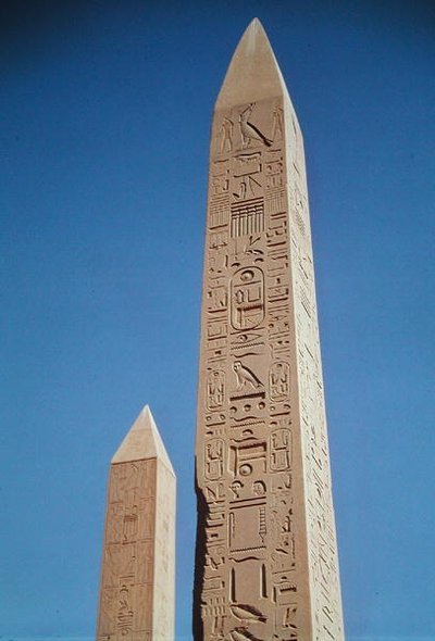 Gli obelischi di Tuthmosis I e Hatshepsut al Grande Tempio di Amon, Nuovo Regno da Egyptian 18th Dynasty