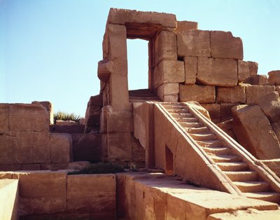 La scala che conduce alla sala del Festival di Tuthmosis III (c.1490-1439 a.C.) nel Grande Tempio di Amon, Nuovo Regno da Egyptian 18th Dynasty