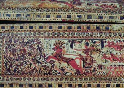 Tutankhamon (c.1370-1352 a.C.) sul suo carro che attacca gli africani, dettaglio dal lato di un cofano, Nuovo Regno, c.1340 a.C. da Egyptian 18th Dynasty