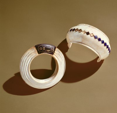 Due braccialetti, dalla Tomba di Tutankhamon, Nuovo Regno da Egyptian 18th Dynasty