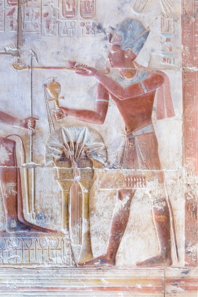 Rilievo colorato, tempio di Seti I, Abydos, Egitto da Egyptian 19th Dynasty