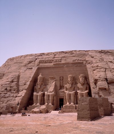Antichità egizia: Colosso del Tempio di Ramses II. 1271-1256 a.C. Abu Simbel, Assuan, Egitto da Egyptian 19th Dynasty
