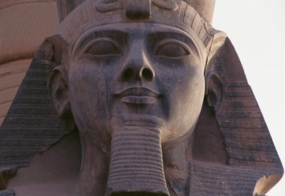 Volto della statua di Ramses II seduto, Necropoli Tebana da Egyptian 19th Dynasty