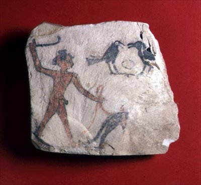 Ostracon con uno schizzo che raffigura un ragazzo che guida un animale, probabilmente un babbuino, a raccogliere frutta con due corvi, Nuovo Regno, c.1303-1224 a.C. da Egyptian 19th Dynasty