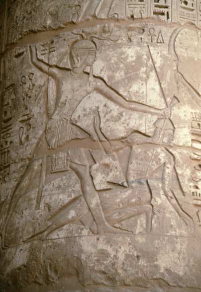 Ramses che tiene i suoi nemici asiatici per i capelli mentre si prepara a ucciderli, rilievo, Tempio di Seti I, Kanais, Egitto, Civiltà Egizia, Nuovo Regno, Dinastia XIX (foto) da Egyptian 19th Dynasty