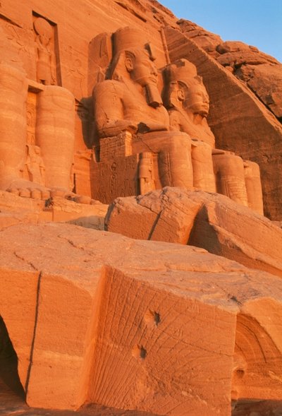 Vista della facciata del Grande Tempio di Ramses II all