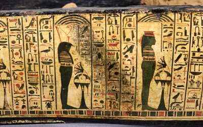 Dettaglio della base esterna della bara della mummia di Nesyamun, probabilmente trovata a Deir El-Bahri, Nuovo Regno, c.1100 a.C. (legno dipinto) da Egyptian 20th Dynasty