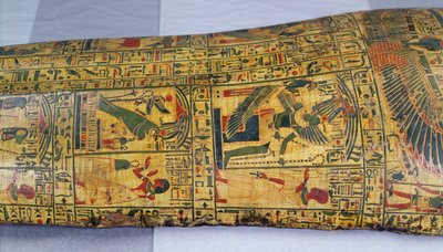 Dettaglio del coperchio esterno della bara della mummia di Nesyamun, probabilmente trovata a Deir El-Bahri, Nuovo Regno, c.1100 a.C. da Egyptian 20th Dynasty