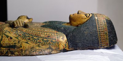Dettaglio del coperchio della bara della mummia di Nesyamun, probabilmente trovata a Deir El-Bahri, Nuovo Regno, c.1100 a.C. (legno dipinto) da Egyptian 20th Dynasty