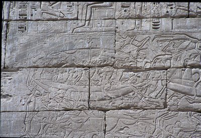 Il popolo del mare, battaglia navale di Ramses III, Medinet Habu, 1195-64 a.C. da Egyptian 20th Dynasty