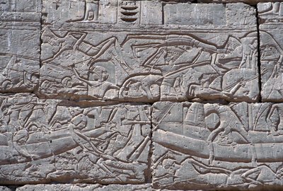Il popolo del mare, battaglia navale di Ramses III, Medinet Habu, 1195-64 a.C. da Egyptian 20th Dynasty