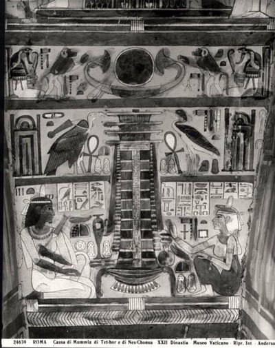 Due Figure Decedute dipinte sul lato del barile delle mummie di Tet-Hov e Nes-Chonsu da Egyptian 22nd Dynasty