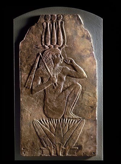 Placca di Iuput II come dio bambino che emerge dal fiore di loto da Egyptian 23rd Dynasty
