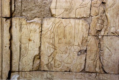 Antichità egizia: rilievo che rappresenta portatori di offerte. Tomba di Ankh-Hor (Ankh Hor) (TT414) (XXVI dinastia, 672-525 a.C.), Luxor (Tebe), Egitto da Egyptian 26th Dynasty