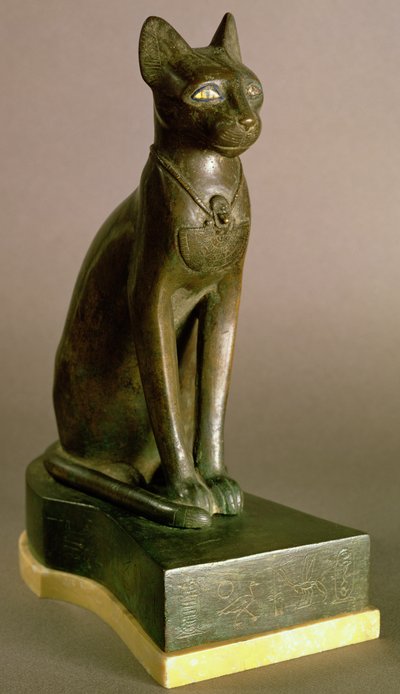 Statuetta di un gatto che rappresenta la dea Bastet, con il cartiglio di Psamtek I, periodo saita, c.664-610 a.C. da Egyptian 26th Dynasty