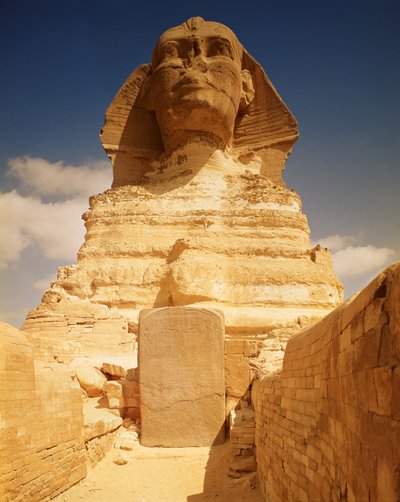 La Sfinge, risalente al regno del re Chefren, Antico Regno e la stele del sogno di Tuthmosis IV (1419-1386 a.C.) Nuovo Regno da Egyptian 4th Dynasty