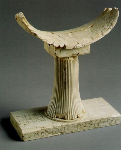 Poggiatesta con il nome di Pepi II avorio da Egyptian 6th Dynasty
