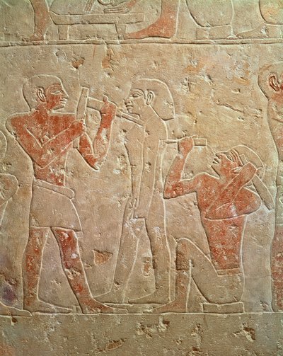 Rilievo raffigurante due scultori che scolpiscono una statua, dalla mastaba di Kaemrehu, Saqqara, Antico Regno, c.2325 a.C. (calcare dipinto) da Egyptian 6th Dynasty
