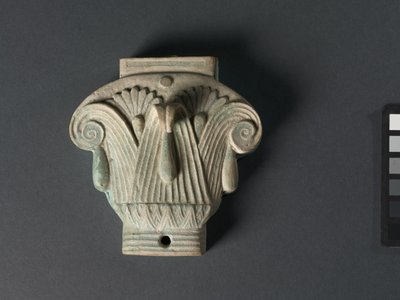 Scatola (Pyxis) a forma di Capitello Composito da Egyptian Ptolemaic Period