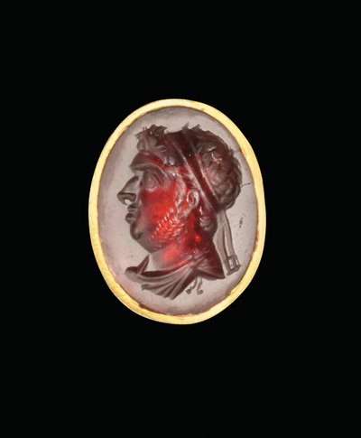 Anello intaglio ellenistico con ritratto reale di un sovrano tolemaico, probabilmente Tolomeo IX, Soter II, fine II - inizio I secolo a.C. da Egyptian Ptolemaic Period