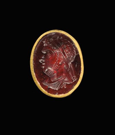 Anello intaglio ellenistico con ritratto reale di un sovrano tolemaico, probabilmente Tolomeo IX, Soter II, fine II - inizio I secolo a.C. da Egyptian Ptolemaic Period