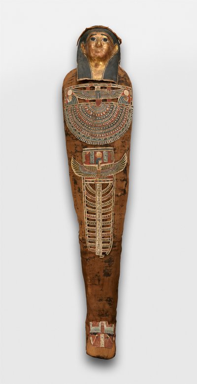 Mummia di Nesmin con corona di piante, maschera della mummia e altri elementi di cartonnage da Egyptian Ptolemaic Period