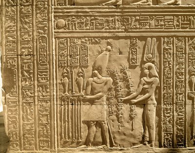 Rilievo raffigurante Tolomeo VIII Evergete II e Cleopatra III che fanno offerte agli dei da Egyptian Ptolemaic Period
