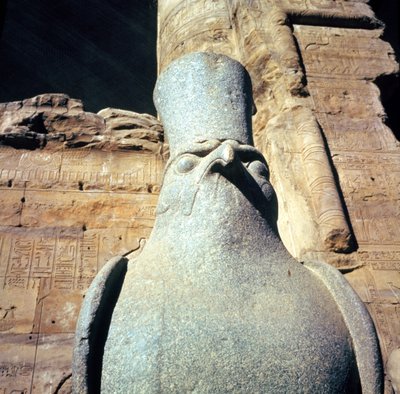 Statua di Horus, nel Cortile delle Offerte del Tempio di Horus (dettaglio) da Egyptian Ptolemaic Period