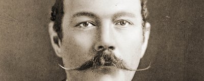Ritratto di Sir Arthur Conan Doyle da Elliott and Fry Photography Studio
