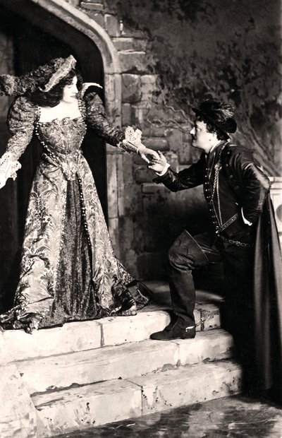 Julia Neilson e Fred Terry in una scena di Dorothy O The Hall, inizio XX secolo da Ellis and Walery