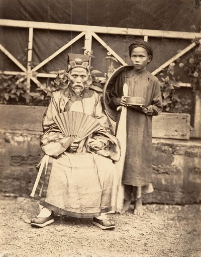 Capo del villaggio in costume ufficiale, Cocincina, 1866 da Emile Gsell