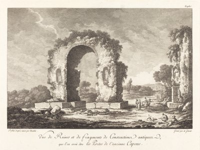 Veduta di rovine e frammenti di costruzione antica...dell