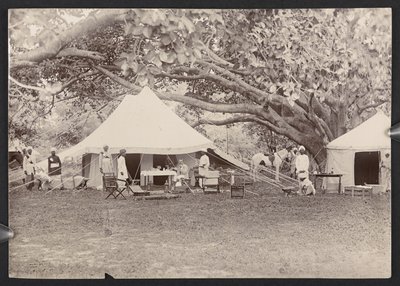 J.J. Cotton in topi e tenda (foto b/n) da English Photographer