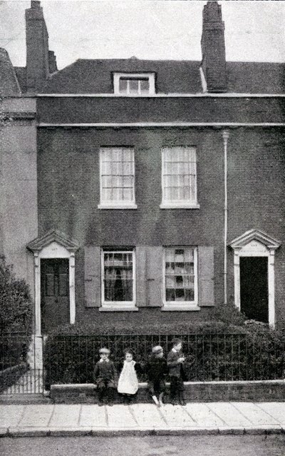 387, Commercial Road, Portsmouth, Hampshire, luogo di nascita di Charles Dickens il 7 febbraio 1812 da English Photographer