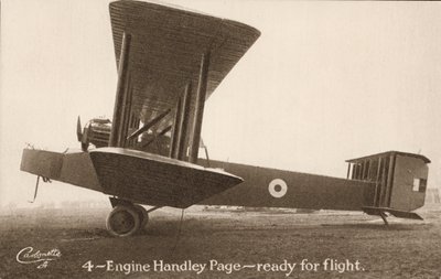 Aereo Handley Page a 4 motori, pronto per il volo da English Photographer