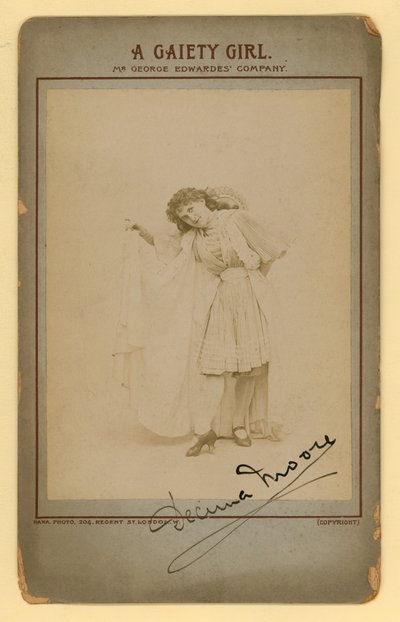 Una ragazza di Gaiety - Decima Moore da English Photographer