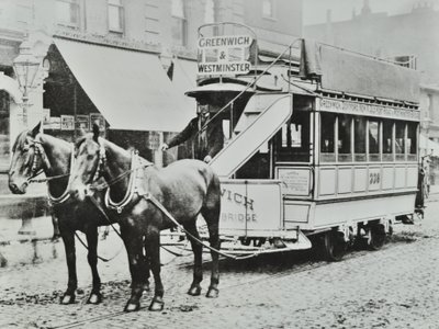 Tram trainato da cavalli Greenwich-Westminster, 1885 da English Photographer