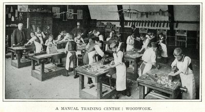 Un centro di formazione manuale: Lavorazione del legno da English Photographer