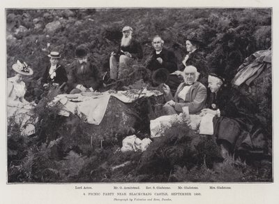 Una festa picnic vicino al castello di Blackcraig, settembre 1893 da English Photographer