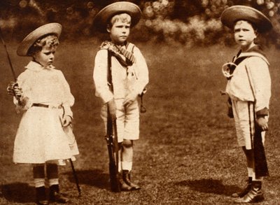 Un giovane Re Edoardo VIII che addestra i suoi fratelli, il Duca di York e la Principessa Reale, c.1899 da English Photographer