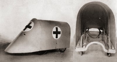 Copertura per barella antiproiettile per il soccorso dei feriti e dei barellieri tra le trincee durante la Prima Guerra Mondiale, da The Illustrated War News, 1915 da English Photographer