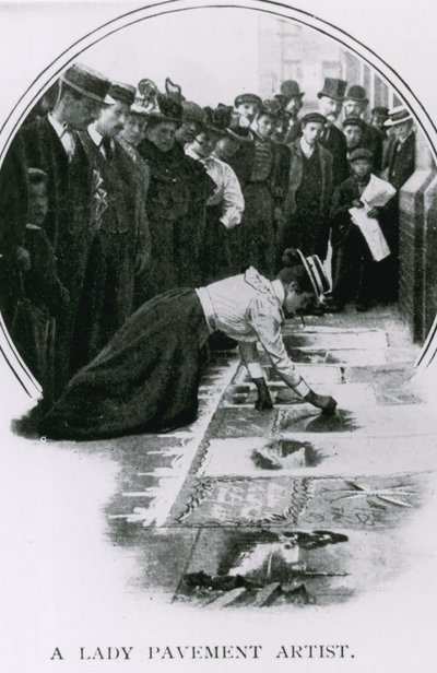 Una donna artista di strada all