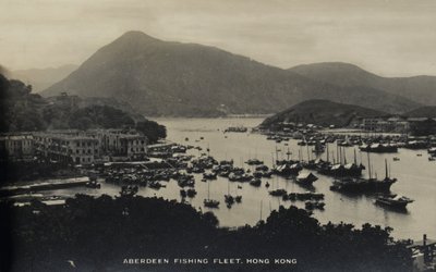 Flotta di pesca di Aberdeen, Hong Kong, da un album di fotografie relative al servizio di Pte H. Chick, 1940 da English Photographer
