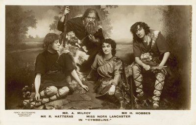 Attori in una produzione di Cymbeline di William Shakespeare da English Photographer