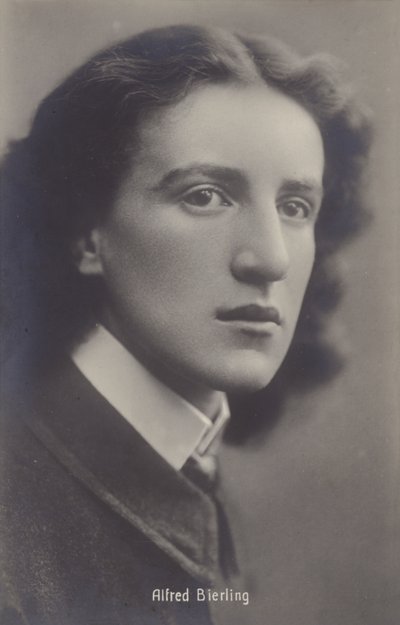 Alfred Bierling, musicista da English Photographer